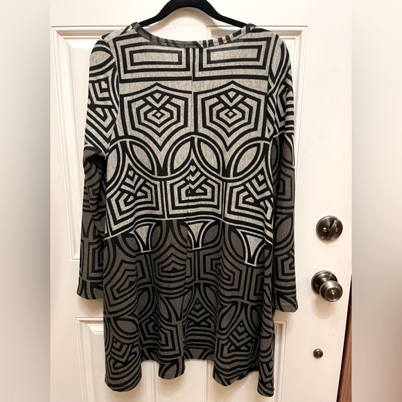 Papillon Large print multi grey sweater dress with two side pockets. Very cozy. - Picture 6 of 8